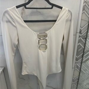 Alice + Olivia Cream Long-Sleeve Scoop Neck Bodysuit with Front Cutouts